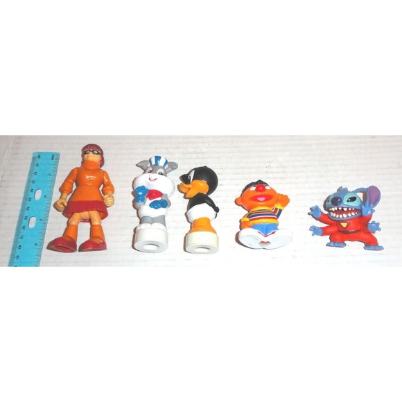 Lot of 5 Toy Figures - Velma, Elmo, Bugs Bunny, Daffy Duck & Stitch - Picture 5 of 9